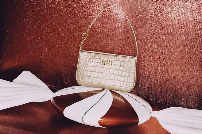 사진 : MCM, 크리스틴 퀸과 '어드벤트 캘린더' 테마의 2022 홀리데이 캠페인