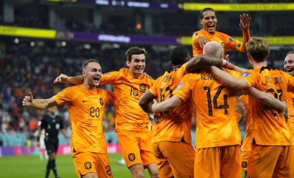 네덜란드가 22일(한국시간) 카타르 도하의 알 투마마 스타디움에서 열린 2022 국제축구연맹(FIFA) 카타르 월드컵 조별리그 A조 1차전에서 세네갈을 2-0으로 제압했다. [사진=뉴시스]