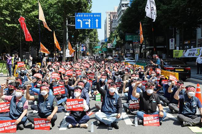 서울교통공사 노조가 오는 30일 총파업을 앞두고 미디어 간담회를 연다. 사진은 지난 5월24일 서울 중구 서울시청에서 열린 서울교통공사노조의 결의대회 모습. /사진=뉴시스