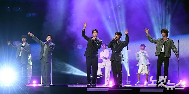 고막소년단이 데뷔 무대를 하고 있는 모습. 황진환 기자