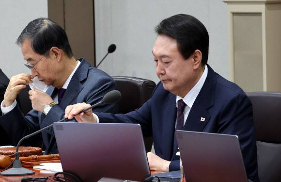 윤석열 대통령이 22일 서울 용산 대통령실 청사에서 열린 국무회의에서 발언을 마치고 있다. 대통령실통신사진기자단 2022.11.22