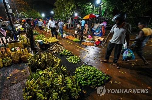 스리랑카 콜롬보의 야시장 모습. [AFP 연합뉴스 자료사진. 재판매 및 DB 금지]