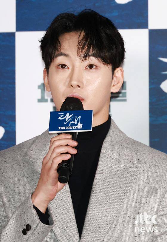 영화 '탄생(박흥식 감독)' 언론시사회가 23일 오후 서울 CGV용산아이파크몰에서 열렸다.  '탄생'은 조선 근대의 길을 열어 젖힌 개척자 청년 김대건의 위대한 여정을 그린 영화다. 이 날 현장에는 박흥식 감독을 비롯해 윤시윤 이문식 이호원 송지연 하경 임현수 박지훈이 참석했다. 영화는 30일 개봉한다.   | 박찬우 기자 park.chanwoo@jtbc.co.kr 〈사진=JTBC엔터뉴스〉