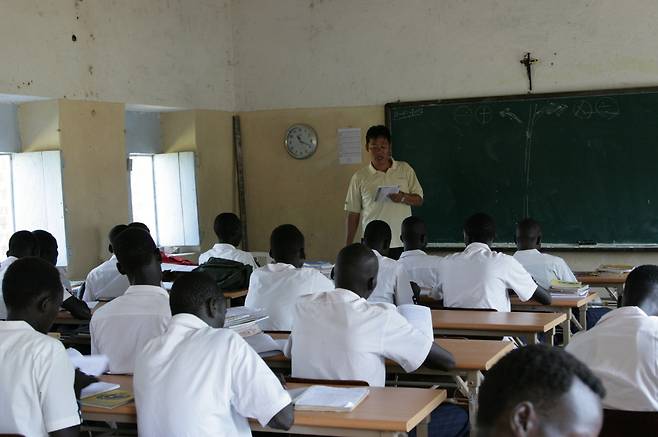 영화 '부활' 구수환 감독, 아프리카 남수단 톤즈에 초등학교 개교