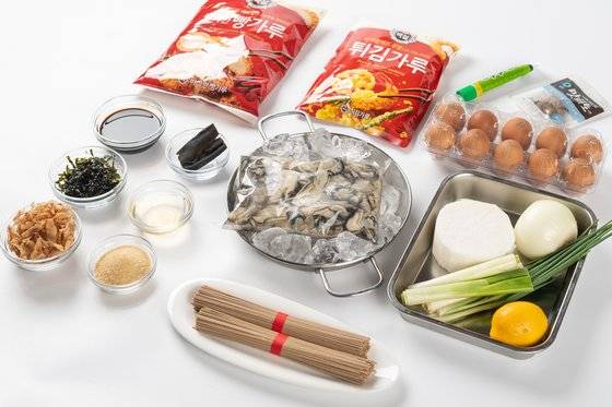 굴 튀김 온소바의 재료. 사진 대한민국 농수산