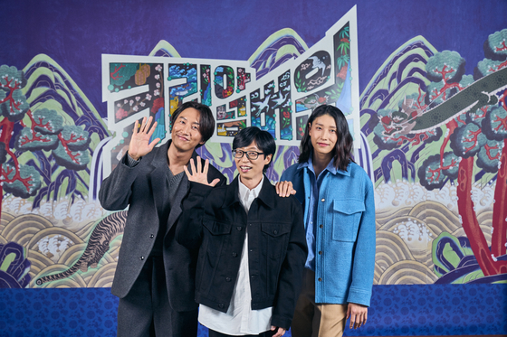From left, entertainers Lee Kwang-soo, Yu Jae-seok and volleyball star Kim Yeon-koung pose for the camera at an online press event for upcoming Netflix variety show "Korea No. 1." [NETFLIX]