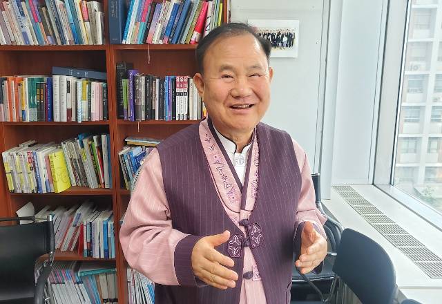 국민일보 ‘제1회 기독교 브랜드 대상’을 수상한 현용수 쉐마교육연구원장이 22일 서울 여의도 국민일보에서 유대인의 자녀교육에 대해 설명하고 있다.