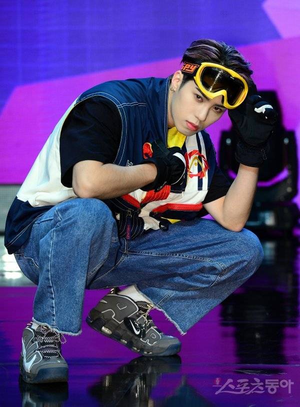 NTX 윤혁 ‘리더의 강렬한 눈빛’ [포토]