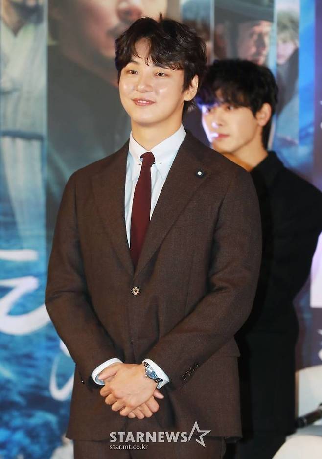 배우 윤시윤이 11일 오전 서울 CGV용산아이파크몰에서 진행된 영화 '탄생'(감독 박흥식) 제작발표회에 참석해 시작을 기다리고 있다.  한국인 첫 사제 김대건 신부의 일대기를 다룬 영화 ‘탄생’은 오는 30일 개봉한다. /2022.11.11 /사진=이동훈 기자 photoguy@