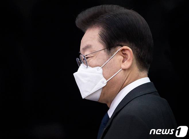 이재명 더불어민주당 대표가 23일 서울 여의도 국회에서 열린 최고위원회의에 참석하고 있다. 2022.11.23/뉴스1 ⓒ News1 유승관 기자