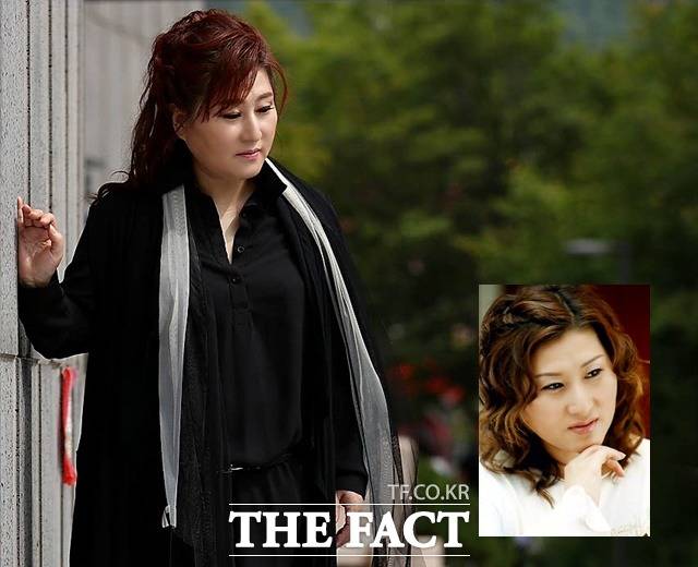 클럽 쉘부르 출신 가수 신계행의 '가을사랑'은 떠난 사랑의 추억을 되살려 심금을 울리는 노래다. 가을에 찾아온 사람, 하지만 지금은 떠난 그 사랑의 외로움을 절절히 담아낸 가을 노래다. /더팩트 DB