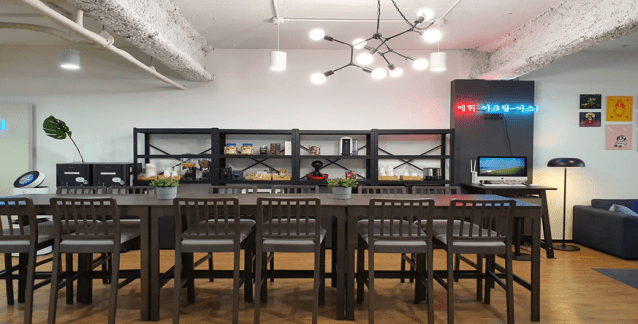 아크릴 사내 풍경