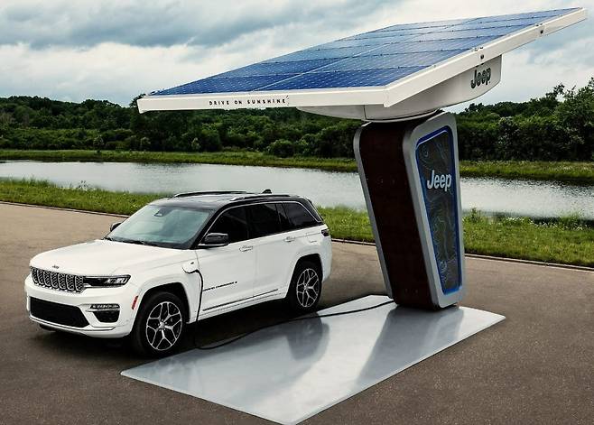 지프 올 뉴 그랜드 체로키 4xe.