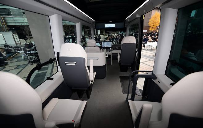 청계천 자율주행버스 내부 모습.