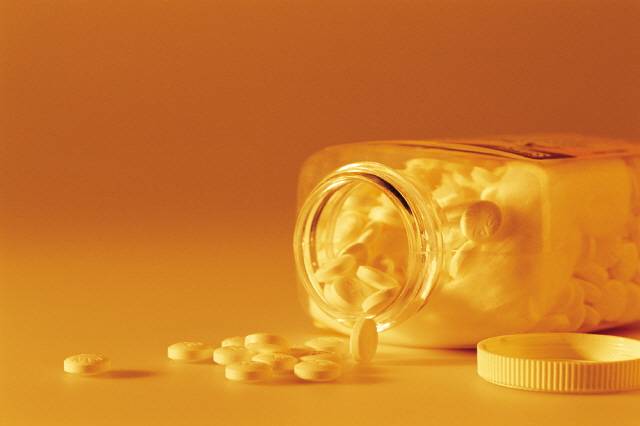 비스테로이드성 소염진통제가 관절염 치료에 효과가 없고 오히려 악화할 수 있다는 연구 결과가 나왔다./사진=클립아트코리아