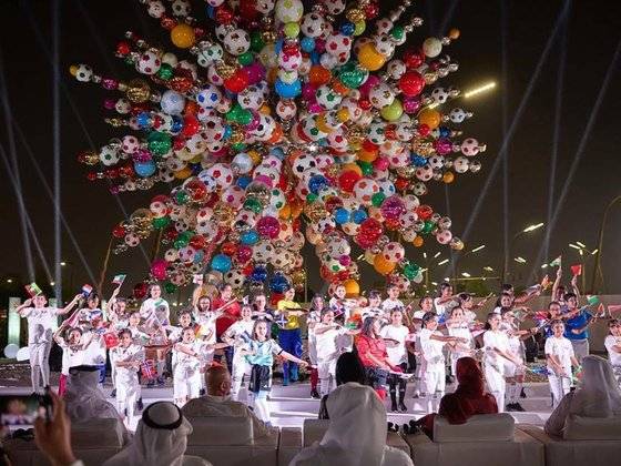 카타르 월드컵 축하 기념 이벤트로 만들어진 최정화 작가의 ‘공존&공생’. 카타르 정부가 제작 주문한 것으로 에듀케이션 시티에 영구 설치된다. [사진 최정화 스튜디오]