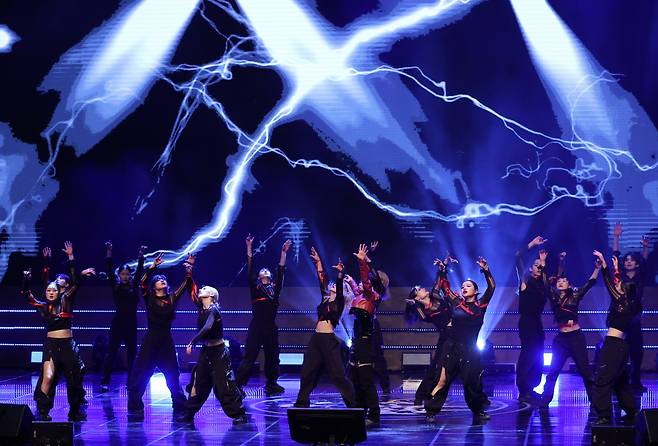 Aiki and her dance crew Hook performs in Korea Popular Culture and Arts Awards at the National Theater of Korea, central Seoul. (Yonhap)