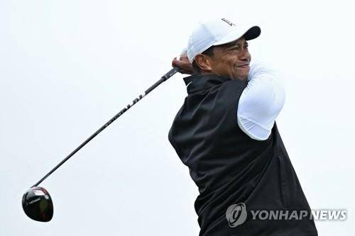 7월 디오픈에 출전했을 때 타이거 우즈의 경기 모습.
[AFP=연합뉴스]
