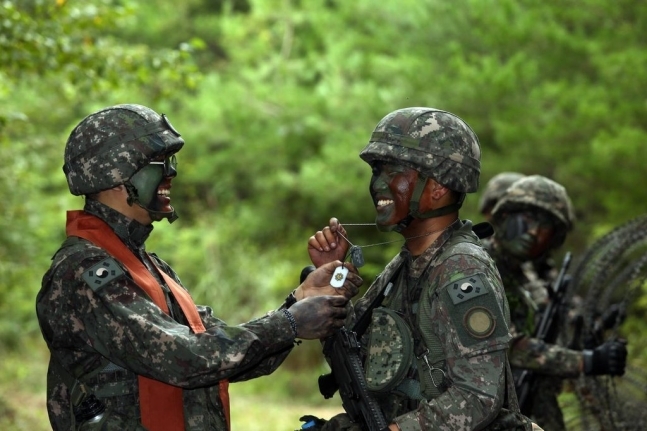 육군의 전방보급 실훈련 모습 (출처 : 연합뉴스)
