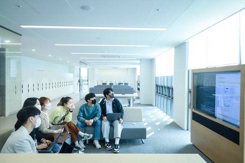 포스텍 안에 위치한 애플 개발자 아카데미 내 '컬랩'에서 수강생들이 앱 개발 프로젝트를 진행하고 있다. 【사진 제공=애플】