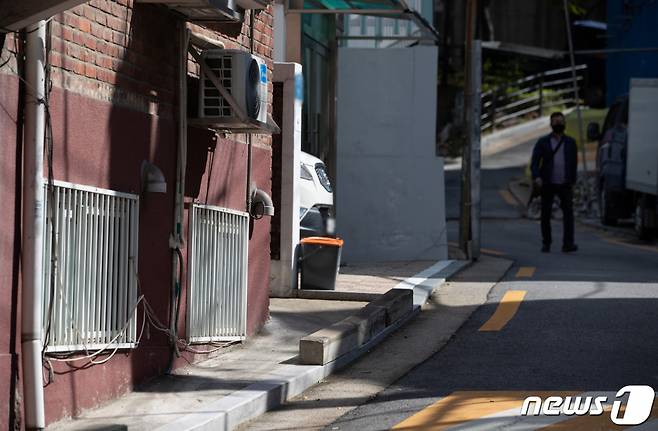 서울 동작구 반지하주택. /사진제공=뉴스1