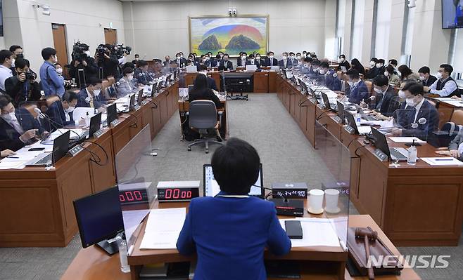 [서울=뉴시스] 최진석 기자 = 지난 10월20일 서울 여의도 국회에서 국회 정무위원회의 예금보험공사, 한국산업은행, 중소기업은행, 서민금융진흥원에 대한 국정감사가 열리고 있다. 2022.10.20. (공동취재사진) photo@newsis.com