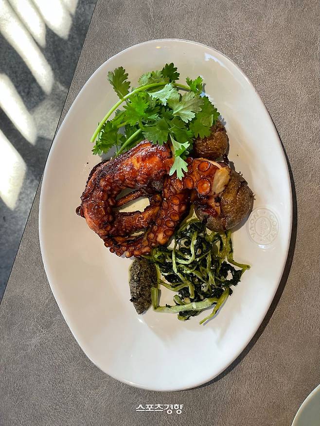 남산와이너리 문어 스테이크