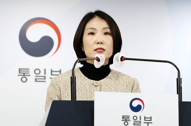이효정 통일부 부대변인이 18일 서울 종로구 정부서울청사 브리핑룸에서 정례 브리핑을 하고 있다. /뉴스1