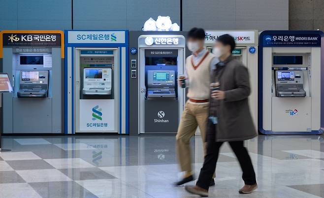 서울 시내의 시중은행 ATM기기의 모습. /뉴스1