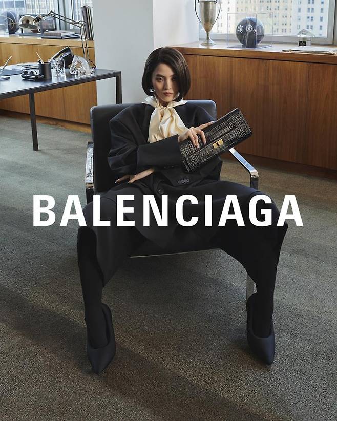 2023SS BALENCIAGA 가드 로브 캠페인에 등장한 한소희
