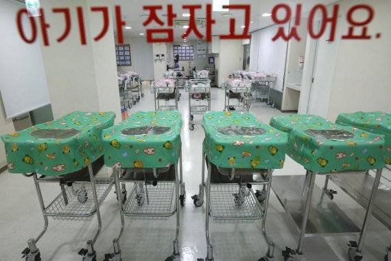 우리나라가 올해 합계출산율이 사상 첫 연간 0.7명대로 떨어질 가능성이 높아지고 있다. /뉴스1
