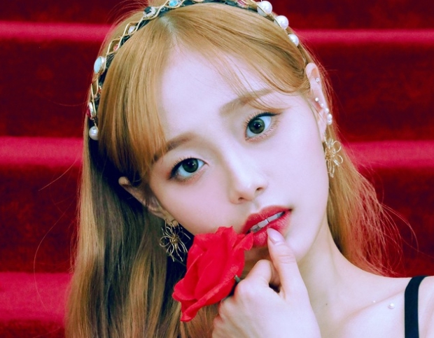 Girl group Loona member Chuu was expelled from the team because she had Gut to Staff. Chuu writer cheered Chuu against the agencys claim.Loonas agency, Block Berry Creative, said on the 25th that Loonas official fan caf decided to expel and exit Chuu, our artist, from Loona members as part of the day.As for the reason for the exiting,  ⁇  Recently, we have reported that there is a report on Gut such as Chuus Rant to Staff, and it is revealed that the company representative is apologizing and comforting Staff.In the meantime, I apologize to the fans and ask for forgiveness that 12 people can not keep their place until the end. As the news of the Exiting broke, the writer of the web show, Chuu ⁇ , posted on social media in support of Chuu, saying, Its hilarious that hes  ⁇ Gut, and  ⁇ Chuu was worried that he wouldnt get paid when he was having a hard time.I was frustrated because I was frustrated and I was worried about you! I defended it because I knew it was hard because I had experienced it. Chuu writer also said, We all know that we did not care properly.I was so nice to people, I cheered them on.Meanwhile, Chuu debuted as a 12-member girl group  ⁇ Loona ⁇  in 2018 and has worked not only as a singer but also as an entertainment and actor.However, while he was actively engaged in personal activities, he did not attend the world tour that was held in August, and it was later known that he established a private company in April.Hello, Im Block Berry Creative. Im announcing to my fans that Ive decided to expel and exit Chuu (real name Kim Ji-woo), our artist, from Loona (LOONA) today as of November 25, 2022.There have been many stories related to Loona Chuu this year, but we and Loona members have spent time without expressing any position to avoid problems due to concerns about the development of their team and fans concerns.This was an expression of the heart that Loona members wanted to show only good things through the stage and contents, rather than telling the truth because of their affection for the team and only for the fans.However, recently, there has been a report on Gut, such as Chuus Rant, to our staff, and it has been confirmed that the company representative is apologizing and comforting the staff, and we have decided to take responsibility and Exit Chuu from Loona.First of all, we will officially apologize to the staff who have been greatly hurt by this incident, and we will do our best to comfort them and devote ourselves to the treatment, and we will do our best to help them return to normal life.I apologize to the fans who have loved and supported Loona so far and I sincerely apologize for the fact that 12 people have not been able to stay together until the end.We and Loona will do our best to go back to the beginning so that there will be no such thing as this situation in the future.Loona members did not work solely for personal benefit or benefit, and did not do anything to make it difficult for the team to know the grace of the fans who made it possible to come to the present place.I will return to the end and I will repay the love of everyone who supports Loona.In addition, we and Loona members will act with gratitude to all staff members who work together and will not forget their gratitude.In order to prevent this from happening again, we will strive to reward the sacrifice and dedication of Artist and Staff. I apologize to the staff and fans once again for the inconvenience caused by this incident.