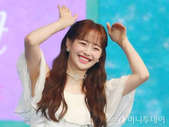 츄가 지난 6월20일 서울 코엑스에서 진행된 서머 스페셜 미니 앨범 '플립 댓'(Flip That) 발매기념 쇼케이스에서 포즈를 취하고 있다./사진=이동훈 기자 photoguy@