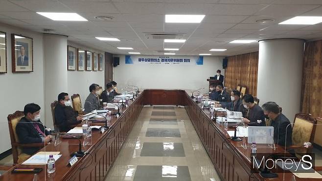 광주상공회의소는 25일 3층 회의실에서 2022년도 제2차 경제자문위원회 회의를 개최했다/사진=광주상의 제공.