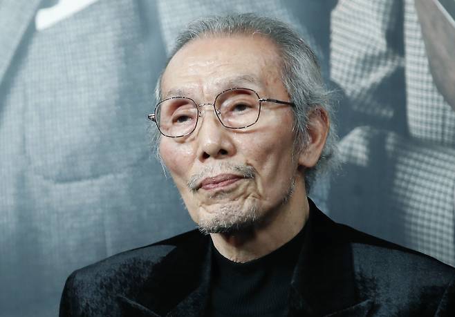 배우 오영수가 강제추행 혐의로 재판에 넘겨졌다.사진은 지난 1월(현지시각) 미국 캘리포니아주 비버리 힐즈 비버리 힐튼 호텔에서 열린 골든글로브 시상식에서 TV부문 남우조연상을 수상한 배우 오영수. /사진=뉴스1