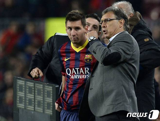 2013-14시즌 FC 바르셀로나에서 함께한 리오넬 메시(왼쪽)와 헤라르도 마르티노 감독. ⓒ AFP=뉴스1