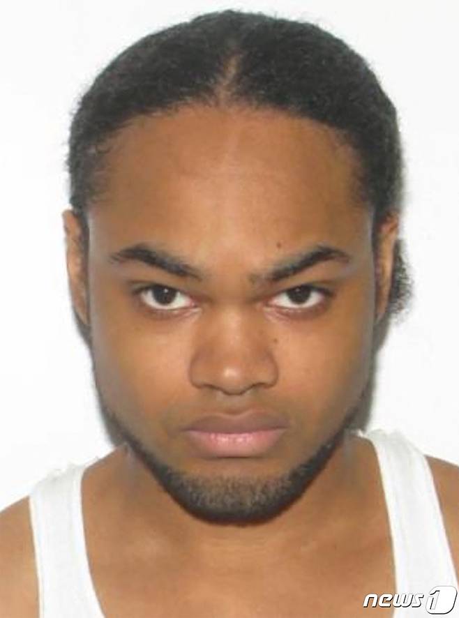 22일(현지시간) 미국 버지니아주에 위치한 월마트에서 총기 난사가 발생한 가운데 31세인 용의자 인드레 빙은 지난 2010년부터 매장에서 근무하며 매니저로 야근 팀을 이끌었다. ⓒ 로이터=뉴스1 ⓒ News1 정윤영 기자