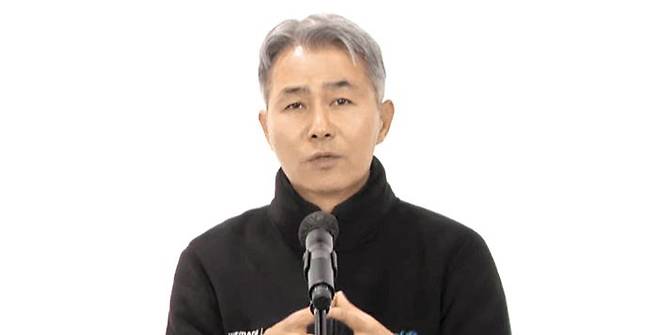 위메이드 대표 “거래소의 수퍼갑질” 반발 - 25일 장현국 위메이드 대표는 온라인 기자회견을 열고 “위믹스 상장폐지 결정은 업비트의 수퍼 갑질”이라고 했다. /유튜브