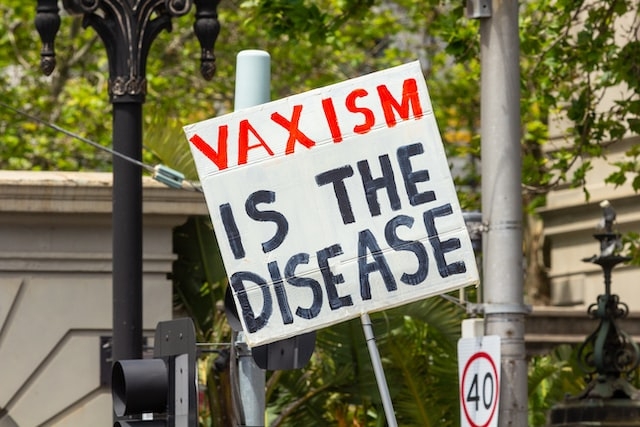 호주 맬버른에서 열린 백신거부자들의 집회. 출처 언스플래시