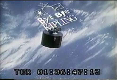 백남준, '바이바이 키플링' 일부 캡처 [백남준아트센터, 백남준스튜디오]