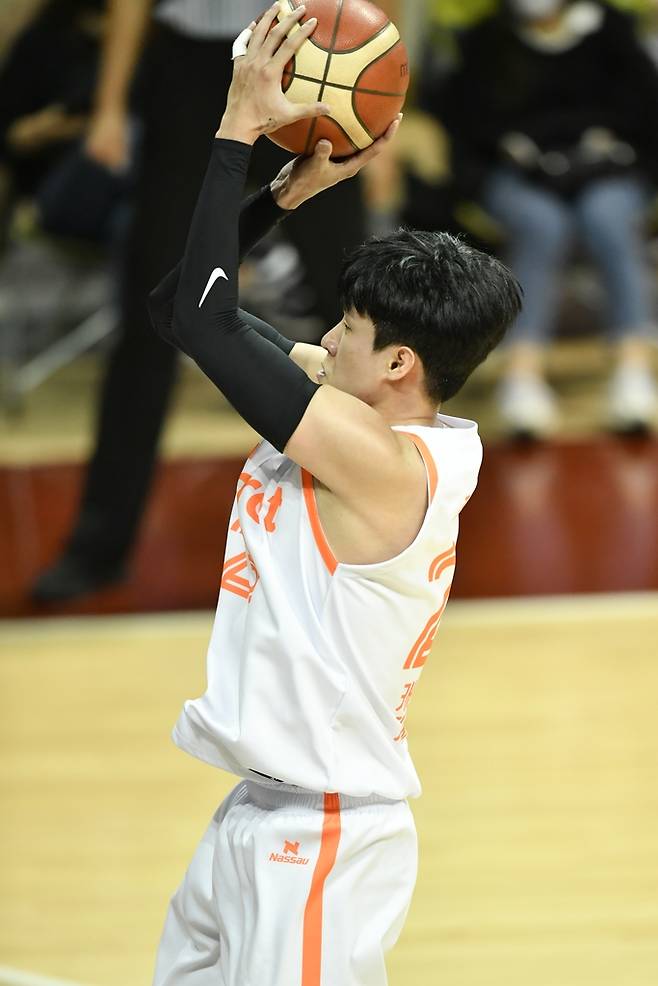 슛 던지는 전성현 [KBL 제공. 재판매 및 DB금지]