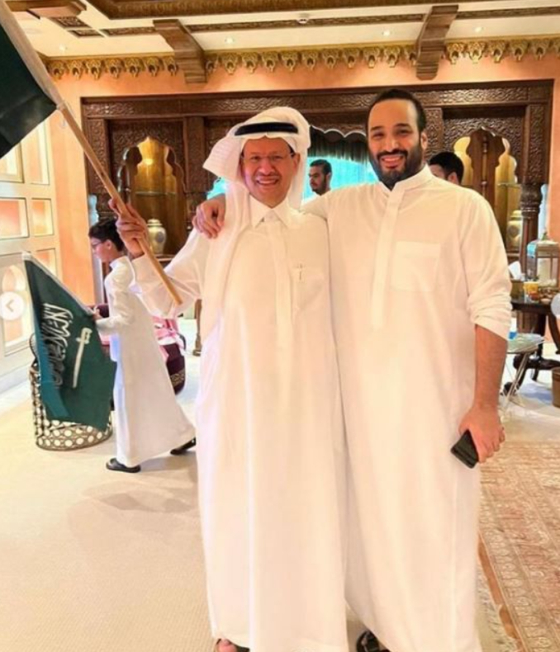 빈 살만(오른쪽) 사우디 왕세자, 압둘라지즈 사우디 에너지 장관. [사진 빈 살만 SNS 캡처]