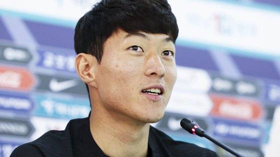 2022 카타르 월드컵 대표팀 공격수 황의조가 14일(현지시간) 카타르 도하 알에글라 훈련장에서 인터뷰를 하고 있다. 연합뉴스