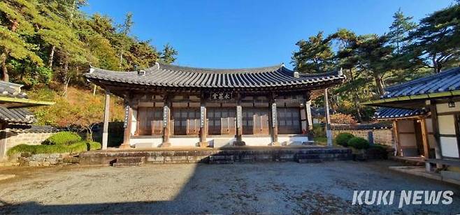 강진 해남윤씨 영모당은 해남윤씨의 중시조인 8세 윤광전과 9세 윤단봉, 윤단학 형제 등 세 사람의 신위를 모신 건물로 1737년 건립됐고, 1813년 크게 수리됐다.[사진=전남도]