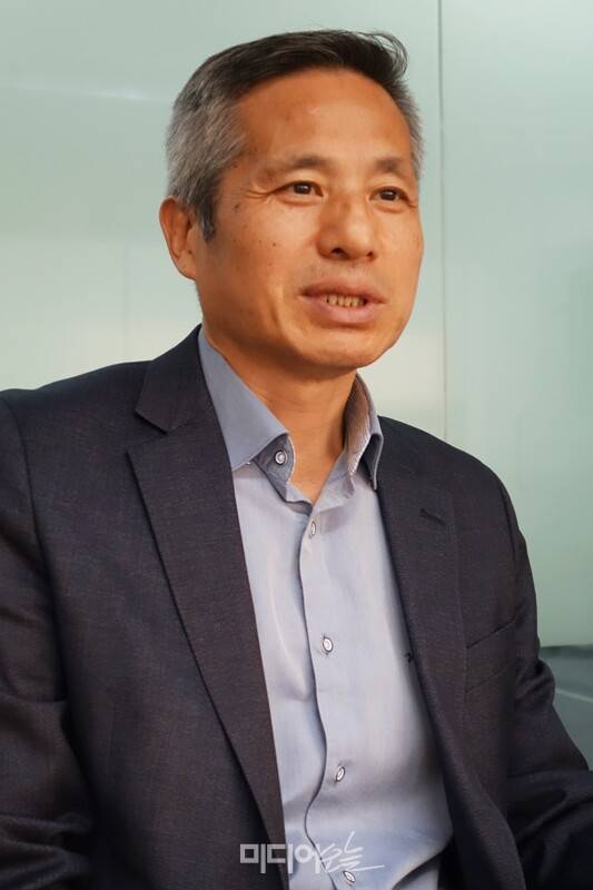 ▲ 이충재 한국일보 주필이 지난 24일 오후 서울 중구 한국일보 사옥 18층 주필실에서 미디어오늘과 인터뷰하고 있다. 사진=김도연 기자.