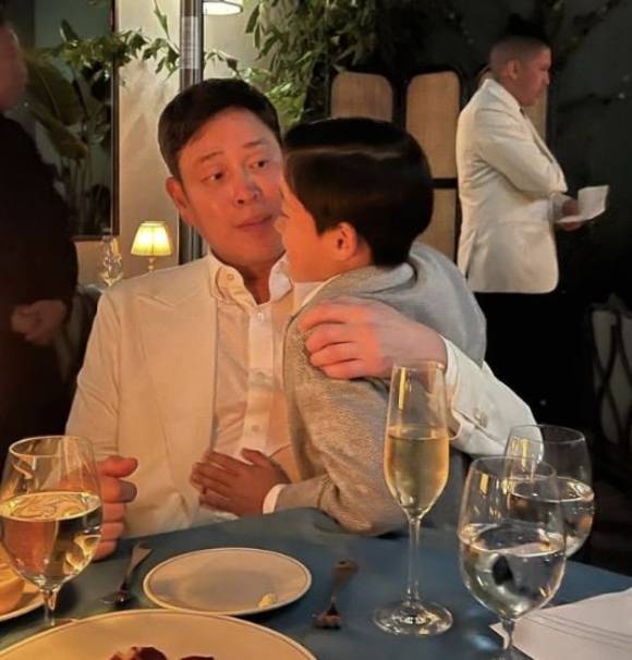 정용진 신세계그룹 부회장(왼쪽)./사진=정용진 인스타그램