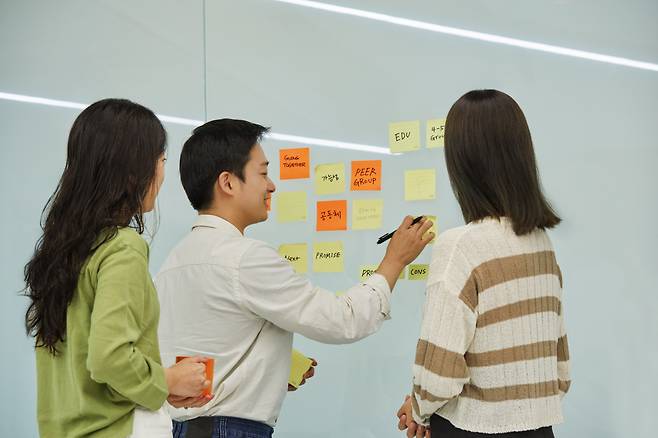 멋쟁이사자처럼의 회의 모습[멋쟁이사자처럼]