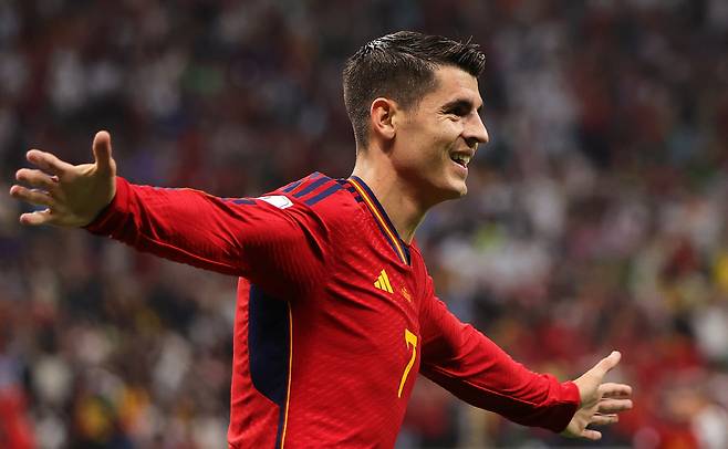 epa10333360 Alvaro Morata of Spain celebrates after scoring the 1-0 lead during the FIFA World Cup 2022 group E soccer match between Spain and Germany at Al Bayt Stadium in Al Khor, Qatar, 27 November 2022.  EPA/Friedemann Vogel