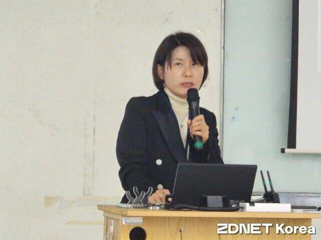 임장미 KT 상무가 교통과 디지털트윈을 주제로 발표하고 있다.