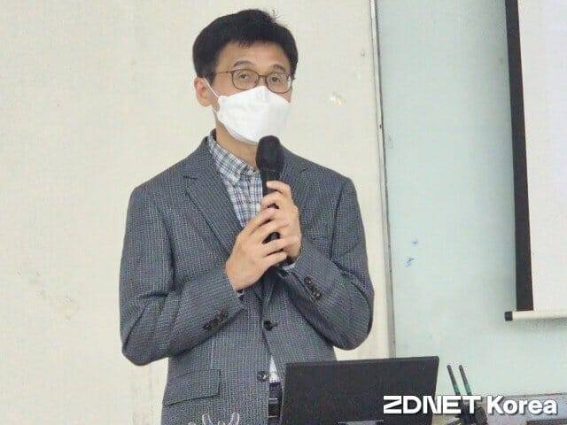 김은광 다쏘시스템 이사가 버츄얼트윈에 대해 설명하고 있다.